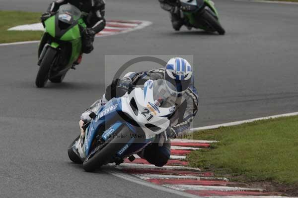 Motorcycle action photographs;event digital images;eventdigitalimages;no limits trackday;oulton park;oulton park circuit cheshire;oulton park photographs;peter wileman photography;trackday;trackday digital images;trackday photos