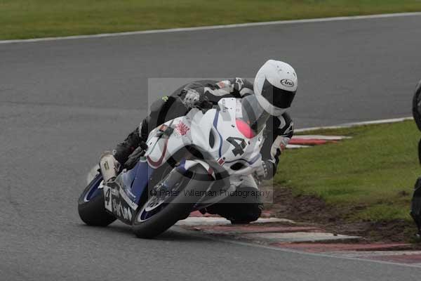 Motorcycle action photographs;event digital images;eventdigitalimages;no limits trackday;oulton park;oulton park circuit cheshire;oulton park photographs;peter wileman photography;trackday;trackday digital images;trackday photos