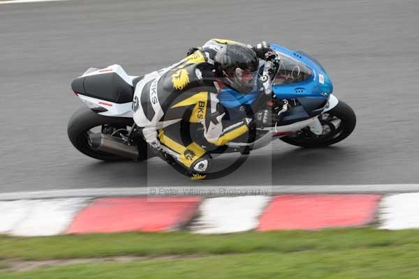 Motorcycle action photographs;event digital images;eventdigitalimages;no limits trackday;oulton park;oulton park circuit cheshire;oulton park photographs;peter wileman photography;trackday;trackday digital images;trackday photos