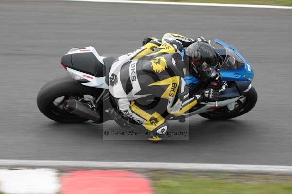 Motorcycle action photographs;event digital images;eventdigitalimages;no limits trackday;oulton park;oulton park circuit cheshire;oulton park photographs;peter wileman photography;trackday;trackday digital images;trackday photos