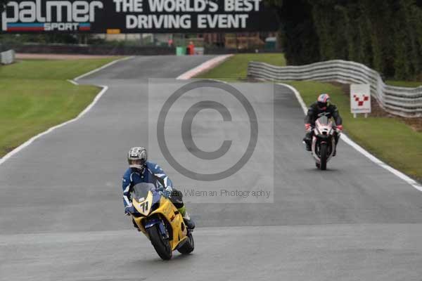 Motorcycle action photographs;event digital images;eventdigitalimages;no limits trackday;oulton park;oulton park circuit cheshire;oulton park photographs;peter wileman photography;trackday;trackday digital images;trackday photos