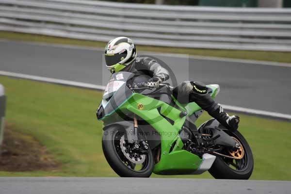 Motorcycle action photographs;event digital images;eventdigitalimages;no limits trackday;oulton park;oulton park circuit cheshire;oulton park photographs;peter wileman photography;trackday;trackday digital images;trackday photos