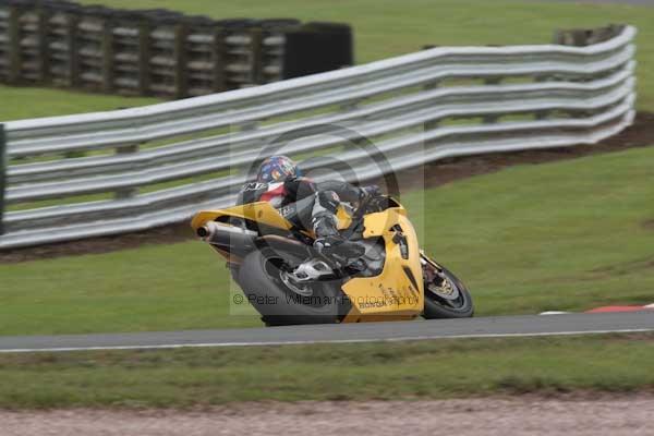 Motorcycle action photographs;event digital images;eventdigitalimages;no limits trackday;oulton park;oulton park circuit cheshire;oulton park photographs;peter wileman photography;trackday;trackday digital images;trackday photos