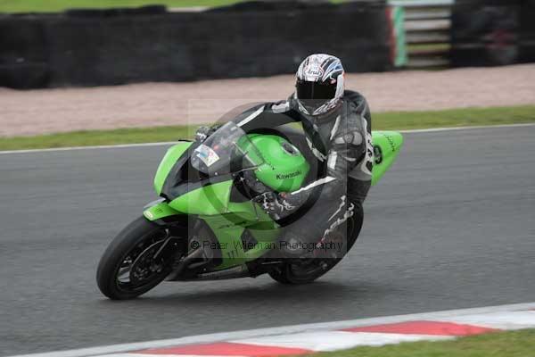 Motorcycle action photographs;event digital images;eventdigitalimages;no limits trackday;oulton park;oulton park circuit cheshire;oulton park photographs;peter wileman photography;trackday;trackday digital images;trackday photos