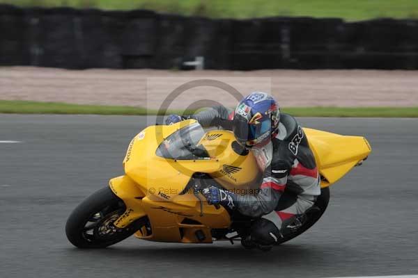 Motorcycle action photographs;event digital images;eventdigitalimages;no limits trackday;oulton park;oulton park circuit cheshire;oulton park photographs;peter wileman photography;trackday;trackday digital images;trackday photos