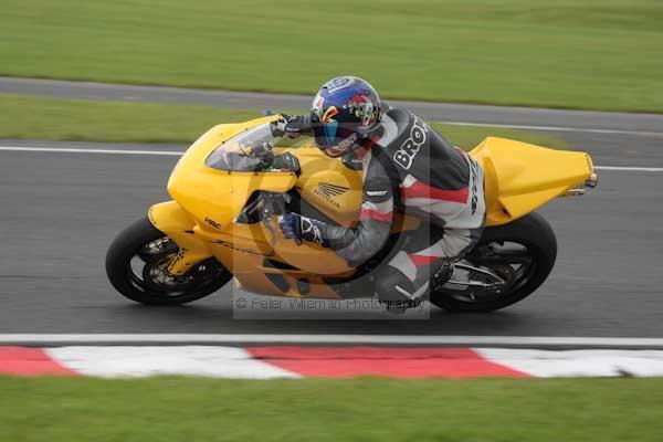 Motorcycle action photographs;event digital images;eventdigitalimages;no limits trackday;oulton park;oulton park circuit cheshire;oulton park photographs;peter wileman photography;trackday;trackday digital images;trackday photos