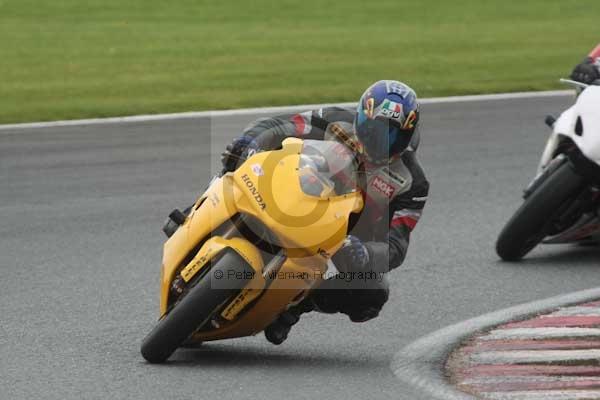 Motorcycle action photographs;event digital images;eventdigitalimages;no limits trackday;oulton park;oulton park circuit cheshire;oulton park photographs;peter wileman photography;trackday;trackday digital images;trackday photos