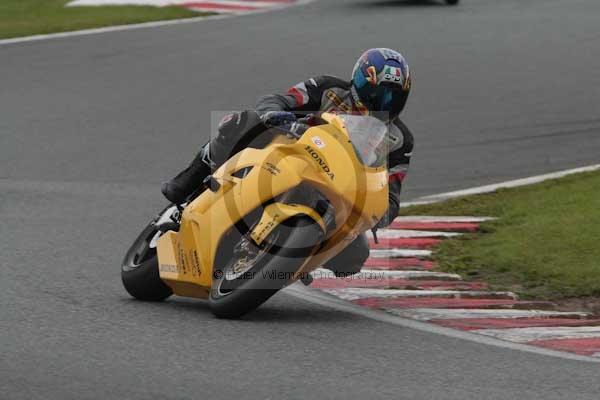 Motorcycle action photographs;event digital images;eventdigitalimages;no limits trackday;oulton park;oulton park circuit cheshire;oulton park photographs;peter wileman photography;trackday;trackday digital images;trackday photos