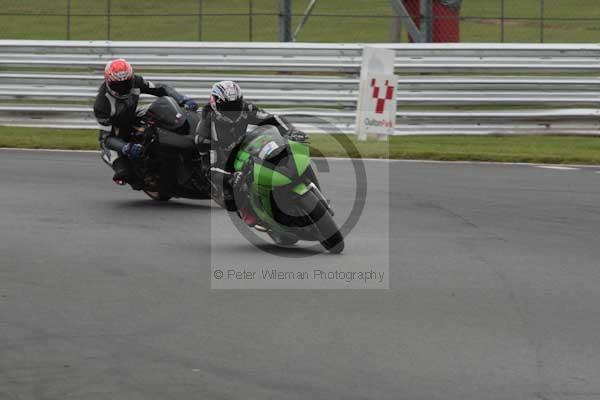 Motorcycle action photographs;event digital images;eventdigitalimages;no limits trackday;oulton park;oulton park circuit cheshire;oulton park photographs;peter wileman photography;trackday;trackday digital images;trackday photos