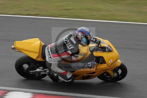 Motorcycle action photographs;event digital images;eventdigitalimages;no limits trackday;oulton park;oulton park circuit cheshire;oulton park photographs;peter wileman photography;trackday;trackday digital images;trackday photos