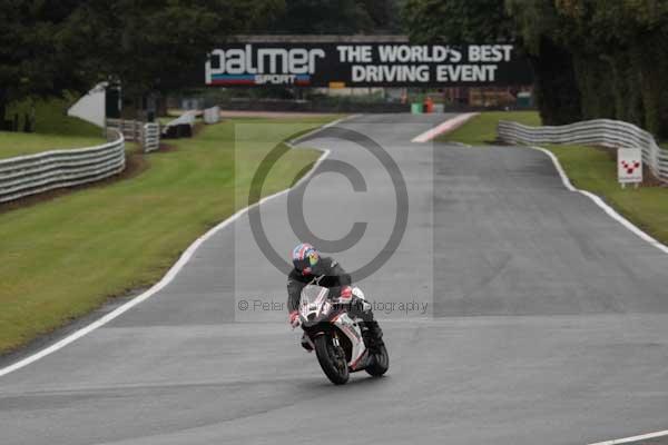 Motorcycle action photographs;event digital images;eventdigitalimages;no limits trackday;oulton park;oulton park circuit cheshire;oulton park photographs;peter wileman photography;trackday;trackday digital images;trackday photos