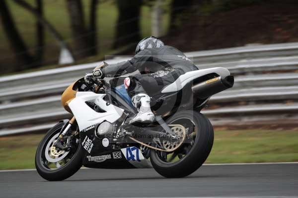 Motorcycle action photographs;event digital images;eventdigitalimages;no limits trackday;oulton park;oulton park circuit cheshire;oulton park photographs;peter wileman photography;trackday;trackday digital images;trackday photos