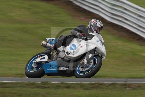 Motorcycle action photographs;event digital images;eventdigitalimages;no limits trackday;oulton park;oulton park circuit cheshire;oulton park photographs;peter wileman photography;trackday;trackday digital images;trackday photos