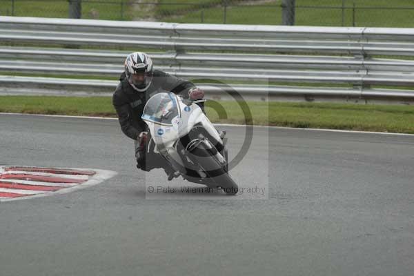 Motorcycle action photographs;event digital images;eventdigitalimages;no limits trackday;oulton park;oulton park circuit cheshire;oulton park photographs;peter wileman photography;trackday;trackday digital images;trackday photos