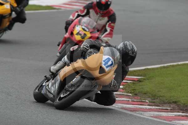 Motorcycle action photographs;event digital images;eventdigitalimages;no limits trackday;oulton park;oulton park circuit cheshire;oulton park photographs;peter wileman photography;trackday;trackday digital images;trackday photos