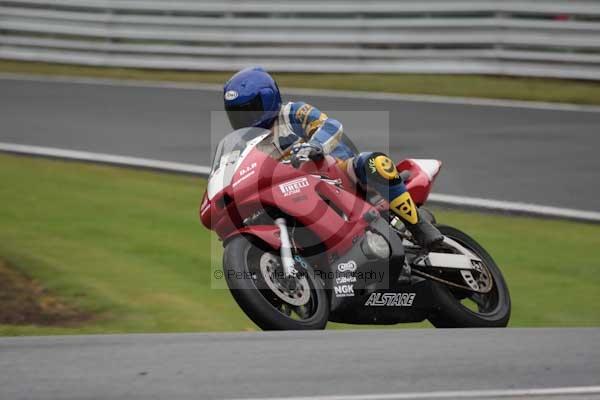 Motorcycle action photographs;event digital images;eventdigitalimages;no limits trackday;oulton park;oulton park circuit cheshire;oulton park photographs;peter wileman photography;trackday;trackday digital images;trackday photos