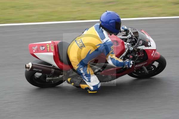 Motorcycle action photographs;event digital images;eventdigitalimages;no limits trackday;oulton park;oulton park circuit cheshire;oulton park photographs;peter wileman photography;trackday;trackday digital images;trackday photos