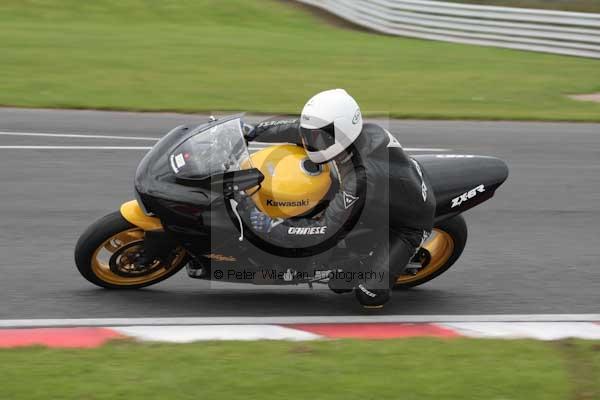 Motorcycle action photographs;event digital images;eventdigitalimages;no limits trackday;oulton park;oulton park circuit cheshire;oulton park photographs;peter wileman photography;trackday;trackday digital images;trackday photos