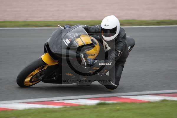 Motorcycle action photographs;event digital images;eventdigitalimages;no limits trackday;oulton park;oulton park circuit cheshire;oulton park photographs;peter wileman photography;trackday;trackday digital images;trackday photos