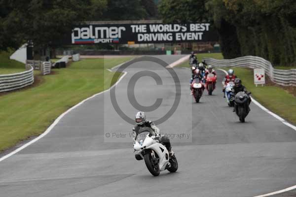 Motorcycle action photographs;event digital images;eventdigitalimages;no limits trackday;oulton park;oulton park circuit cheshire;oulton park photographs;peter wileman photography;trackday;trackday digital images;trackday photos