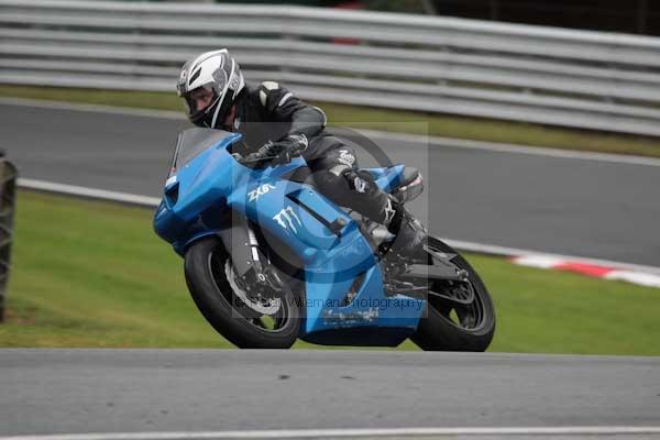 Motorcycle action photographs;event digital images;eventdigitalimages;no limits trackday;oulton park;oulton park circuit cheshire;oulton park photographs;peter wileman photography;trackday;trackday digital images;trackday photos