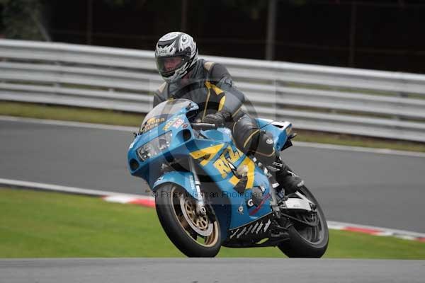 Motorcycle action photographs;event digital images;eventdigitalimages;no limits trackday;oulton park;oulton park circuit cheshire;oulton park photographs;peter wileman photography;trackday;trackday digital images;trackday photos