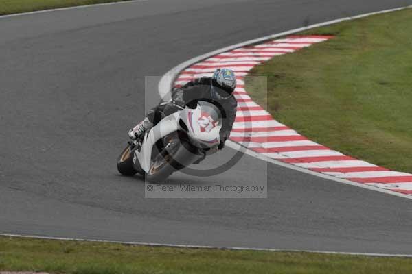 Motorcycle action photographs;event digital images;eventdigitalimages;no limits trackday;oulton park;oulton park circuit cheshire;oulton park photographs;peter wileman photography;trackday;trackday digital images;trackday photos