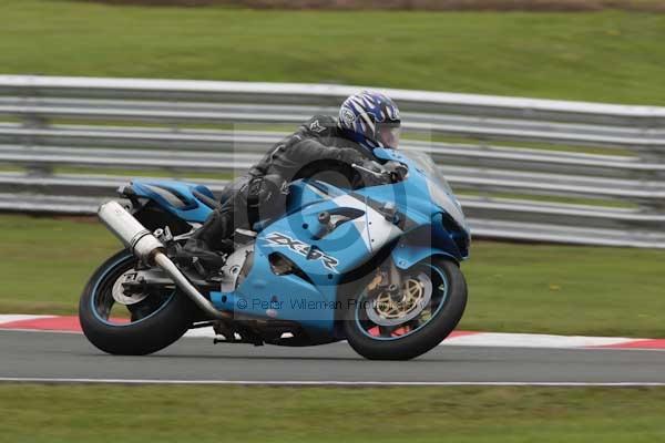 Motorcycle action photographs;event digital images;eventdigitalimages;no limits trackday;oulton park;oulton park circuit cheshire;oulton park photographs;peter wileman photography;trackday;trackday digital images;trackday photos