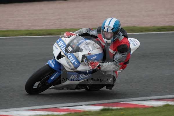 Motorcycle action photographs;event digital images;eventdigitalimages;no limits trackday;oulton park;oulton park circuit cheshire;oulton park photographs;peter wileman photography;trackday;trackday digital images;trackday photos