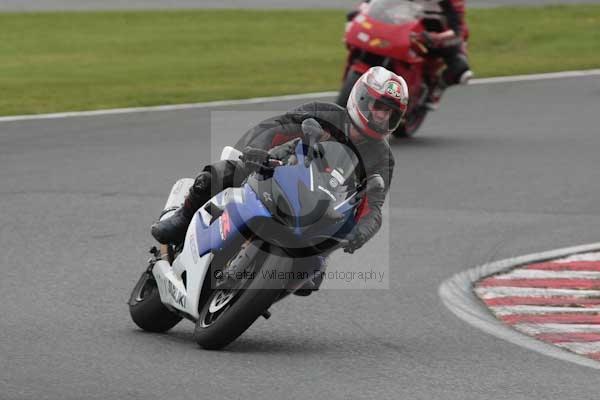 Motorcycle action photographs;event digital images;eventdigitalimages;no limits trackday;oulton park;oulton park circuit cheshire;oulton park photographs;peter wileman photography;trackday;trackday digital images;trackday photos