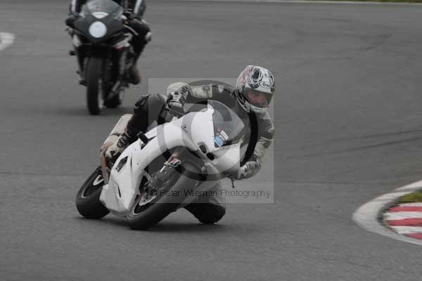 Motorcycle action photographs;event digital images;eventdigitalimages;no limits trackday;oulton park;oulton park circuit cheshire;oulton park photographs;peter wileman photography;trackday;trackday digital images;trackday photos