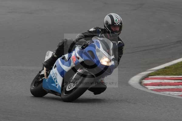 Motorcycle action photographs;event digital images;eventdigitalimages;no limits trackday;oulton park;oulton park circuit cheshire;oulton park photographs;peter wileman photography;trackday;trackday digital images;trackday photos