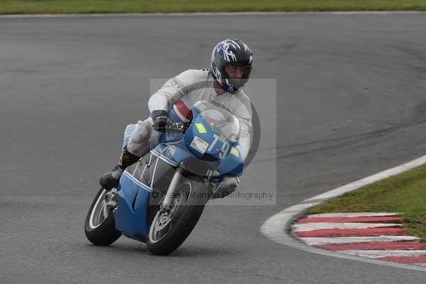 Motorcycle action photographs;event digital images;eventdigitalimages;no limits trackday;oulton park;oulton park circuit cheshire;oulton park photographs;peter wileman photography;trackday;trackday digital images;trackday photos