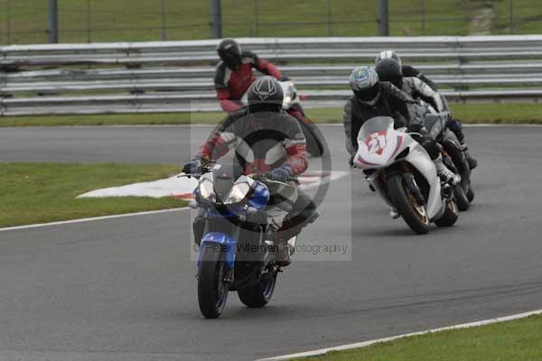 Motorcycle action photographs;event digital images;eventdigitalimages;no limits trackday;oulton park;oulton park circuit cheshire;oulton park photographs;peter wileman photography;trackday;trackday digital images;trackday photos