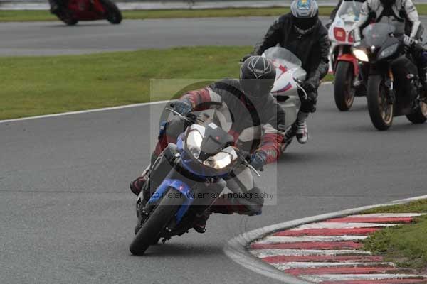 Motorcycle action photographs;event digital images;eventdigitalimages;no limits trackday;oulton park;oulton park circuit cheshire;oulton park photographs;peter wileman photography;trackday;trackday digital images;trackday photos