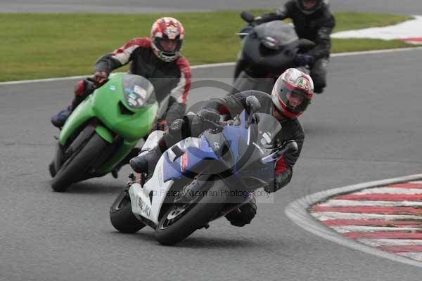 Motorcycle action photographs;event digital images;eventdigitalimages;no limits trackday;oulton park;oulton park circuit cheshire;oulton park photographs;peter wileman photography;trackday;trackday digital images;trackday photos