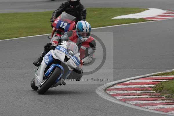 Motorcycle action photographs;event digital images;eventdigitalimages;no limits trackday;oulton park;oulton park circuit cheshire;oulton park photographs;peter wileman photography;trackday;trackday digital images;trackday photos