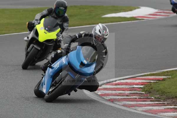 Motorcycle action photographs;event digital images;eventdigitalimages;no limits trackday;oulton park;oulton park circuit cheshire;oulton park photographs;peter wileman photography;trackday;trackday digital images;trackday photos