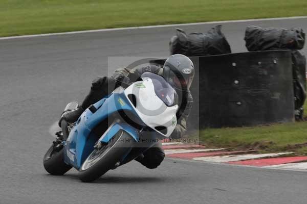 Motorcycle action photographs;event digital images;eventdigitalimages;no limits trackday;oulton park;oulton park circuit cheshire;oulton park photographs;peter wileman photography;trackday;trackday digital images;trackday photos