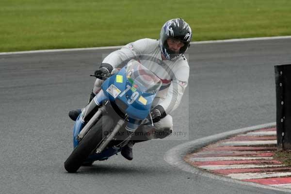 Motorcycle action photographs;event digital images;eventdigitalimages;no limits trackday;oulton park;oulton park circuit cheshire;oulton park photographs;peter wileman photography;trackday;trackday digital images;trackday photos