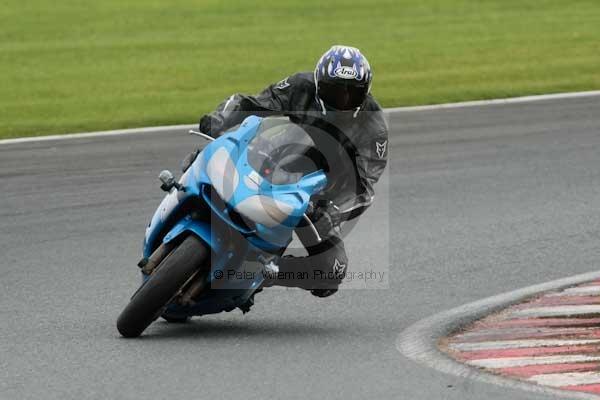 Motorcycle action photographs;event digital images;eventdigitalimages;no limits trackday;oulton park;oulton park circuit cheshire;oulton park photographs;peter wileman photography;trackday;trackday digital images;trackday photos