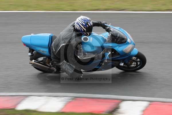 Motorcycle action photographs;event digital images;eventdigitalimages;no limits trackday;oulton park;oulton park circuit cheshire;oulton park photographs;peter wileman photography;trackday;trackday digital images;trackday photos