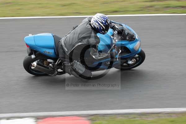 Motorcycle action photographs;event digital images;eventdigitalimages;no limits trackday;oulton park;oulton park circuit cheshire;oulton park photographs;peter wileman photography;trackday;trackday digital images;trackday photos