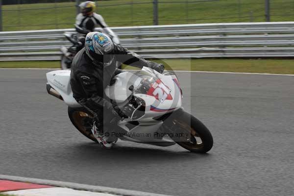 Motorcycle action photographs;event digital images;eventdigitalimages;no limits trackday;oulton park;oulton park circuit cheshire;oulton park photographs;peter wileman photography;trackday;trackday digital images;trackday photos