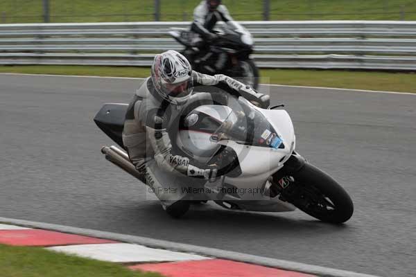 Motorcycle action photographs;event digital images;eventdigitalimages;no limits trackday;oulton park;oulton park circuit cheshire;oulton park photographs;peter wileman photography;trackday;trackday digital images;trackday photos