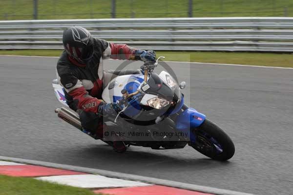 Motorcycle action photographs;event digital images;eventdigitalimages;no limits trackday;oulton park;oulton park circuit cheshire;oulton park photographs;peter wileman photography;trackday;trackday digital images;trackday photos