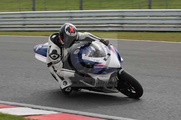 Motorcycle action photographs;event digital images;eventdigitalimages;no limits trackday;oulton park;oulton park circuit cheshire;oulton park photographs;peter wileman photography;trackday;trackday digital images;trackday photos