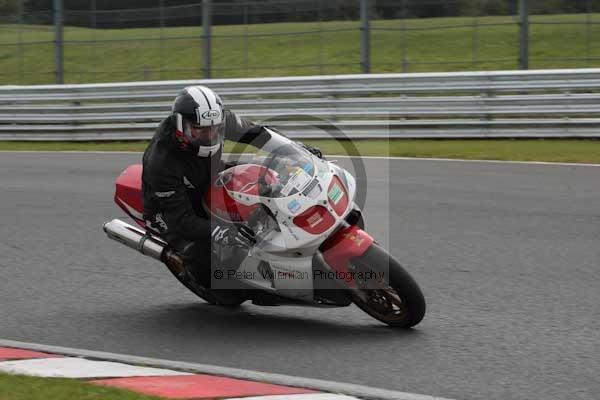 Motorcycle action photographs;event digital images;eventdigitalimages;no limits trackday;oulton park;oulton park circuit cheshire;oulton park photographs;peter wileman photography;trackday;trackday digital images;trackday photos