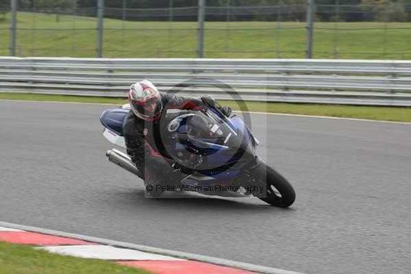 Motorcycle action photographs;event digital images;eventdigitalimages;no limits trackday;oulton park;oulton park circuit cheshire;oulton park photographs;peter wileman photography;trackday;trackday digital images;trackday photos