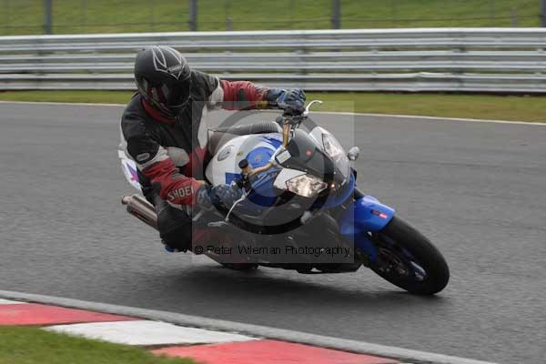 Motorcycle action photographs;event digital images;eventdigitalimages;no limits trackday;oulton park;oulton park circuit cheshire;oulton park photographs;peter wileman photography;trackday;trackday digital images;trackday photos